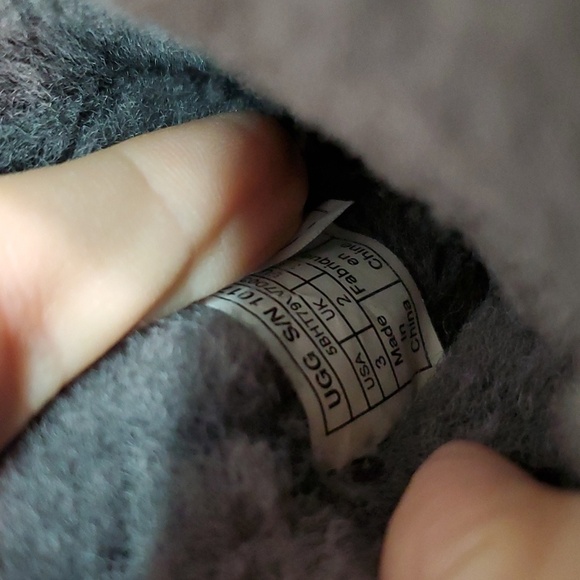 Ugg Australia Kids Girls Bailey Button Leather Sheepskin Boots shoes sz 3 - Picture 13 of 14